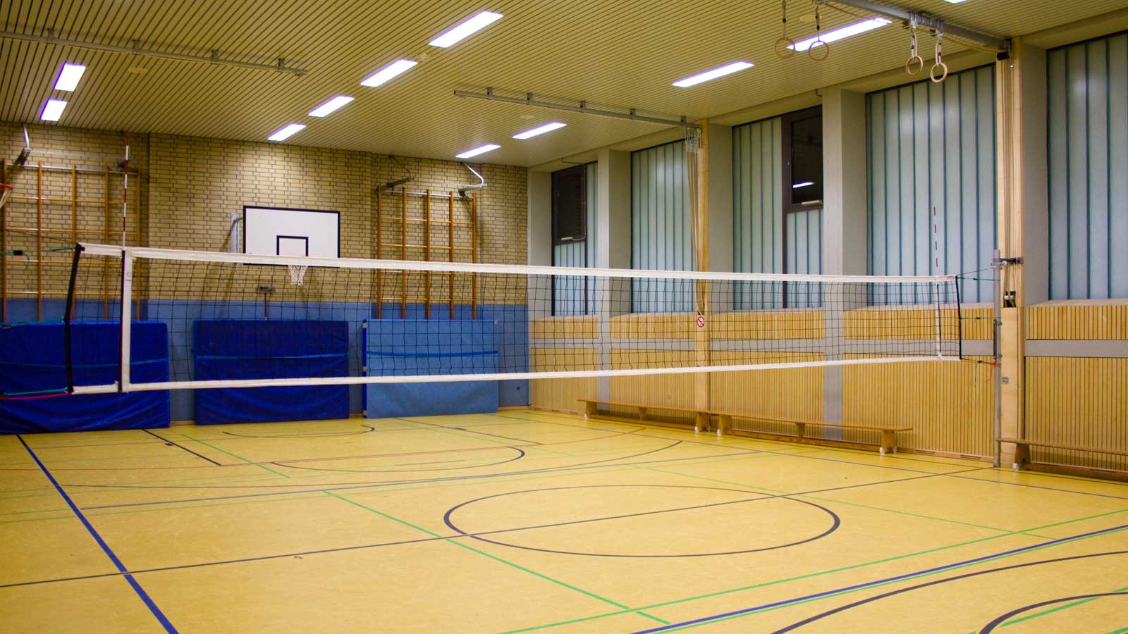 Innenansicht der Sporthalle der Abendrealschule der Stadt Köln