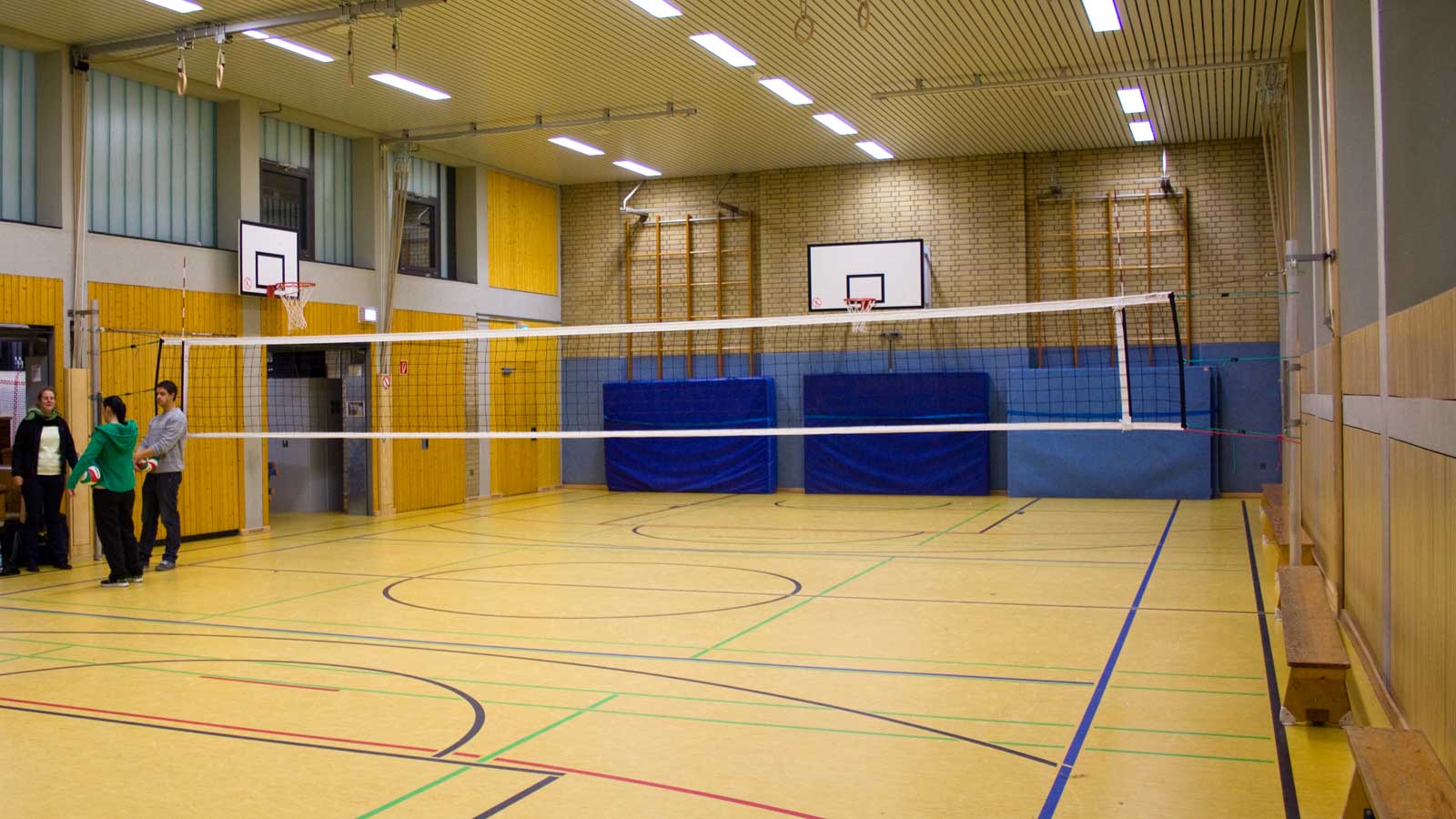 Innenansicht der Sporthalle der Abendrealschule der Stadt Köln